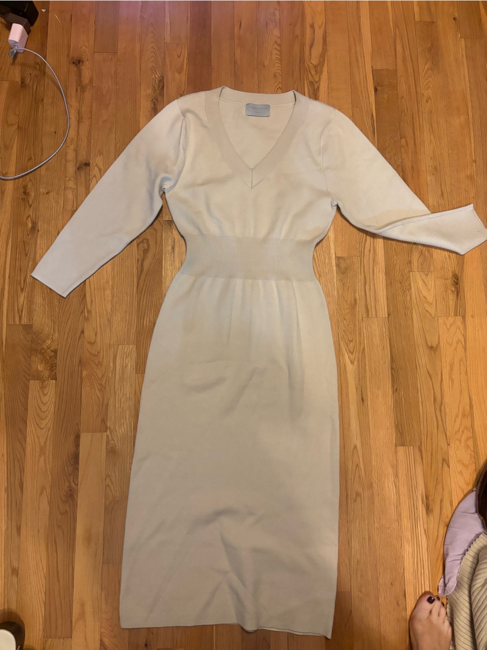Modern Citizen Cream V-Neck Ribbed Waist Long Sleeve Midi Dress